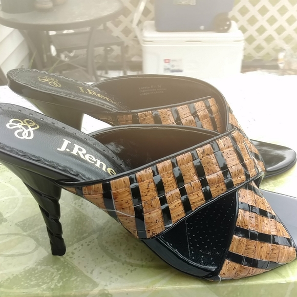 Shoe - Picture 2 of 3